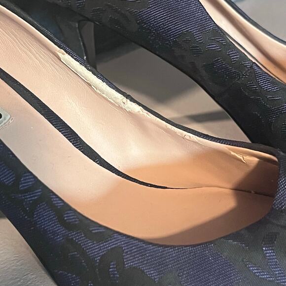 Karl Lagerfeld Brocade Pointed Toe Heels Size 9M Navy Black Pumps Evening Party - Picture 8 of 11